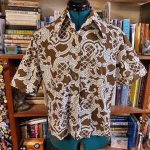 Vintage brown and white bold pattern short sleeve button up.